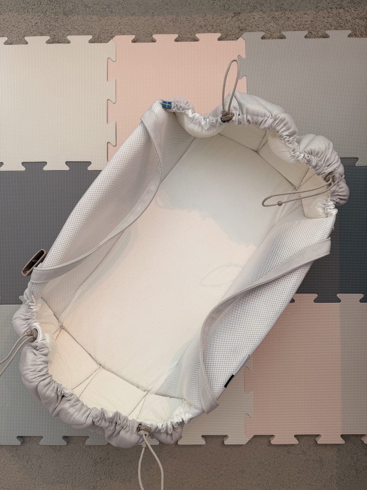 Najell SleepCarrier sett ovenfra med pustende mesh-sider